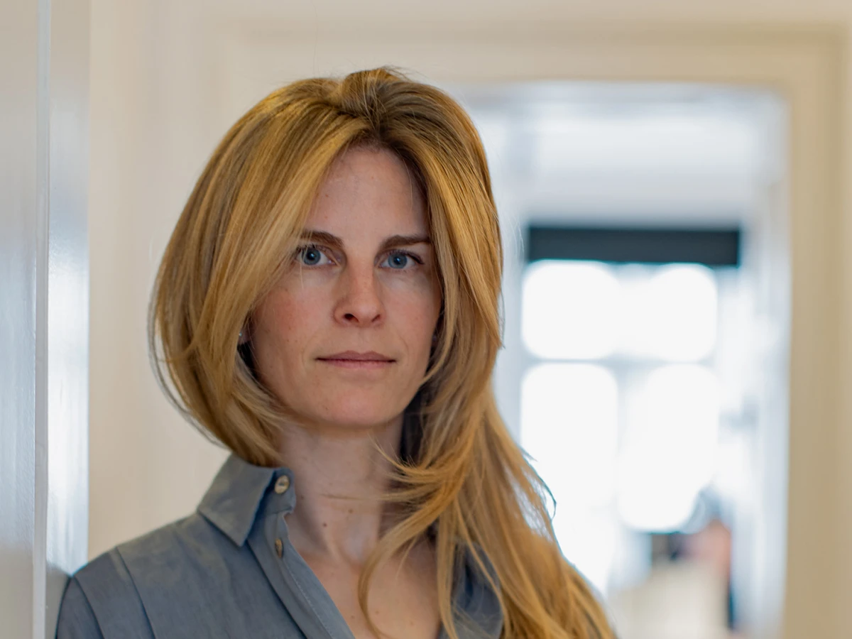 A woman holds product packaging in her hands and looks confidently at the camera. This portrait is perfect for introducing the team and demonstrates the professionalism and attention to detail of the employees.